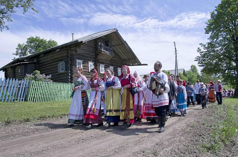 В деревню Пожарище, Нюксенский район, Вологодская область, срочно требуется на работу в школу педагог начальных классов